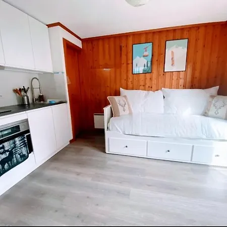 Jay - - Fully Equipped - Free Parking *